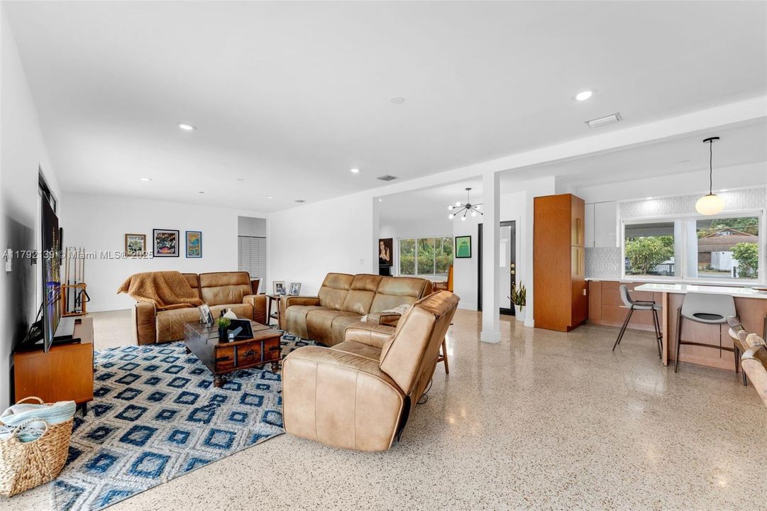 GREAT SPACE, UNSEEN IS FORMAL LIIVING BEHIND WALL TO LEFT OF FRONT DOOR.