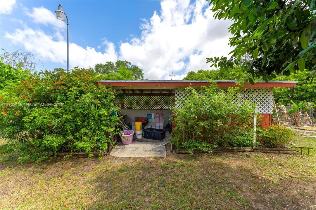 CABANA W/ PIG ROASTER, A LIL TLC AND IMAGINATION THIS IS GREAT UNUSED SPACE.