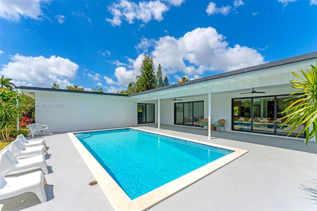 1.14 ACRE 3/3 POOL HOME ON ROBERTS ROAD WITH 2 CAR GARAGE W ASST FRUIT TREES AND OUT BUILDING... THE POOL HAS BEEN .RESURFACED, NEW TILE, COPING, & A PUMP SYSTEM IN 2018.