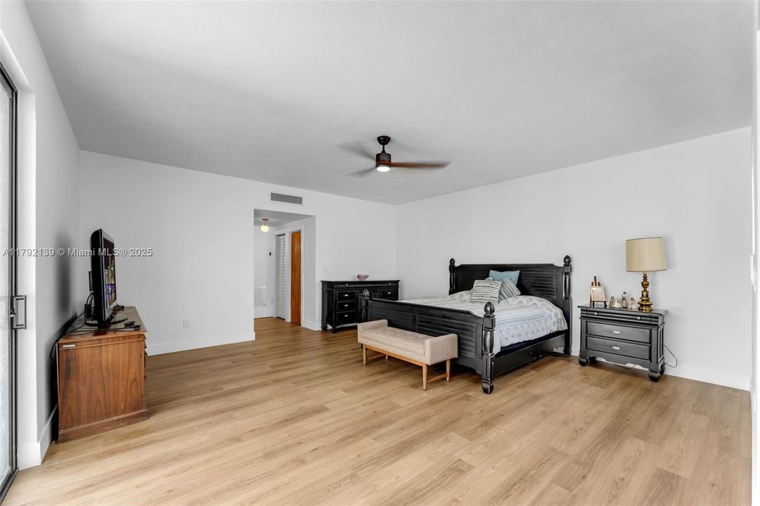 GREAT SPACE BEAUTIFUL VIEW OF POOL/PATIO