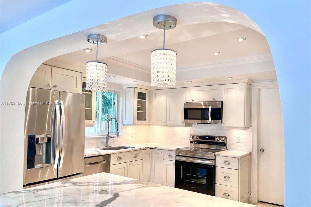 Recently Sold: $950,000 (3 beds, 2 baths, 1688 Square Feet)