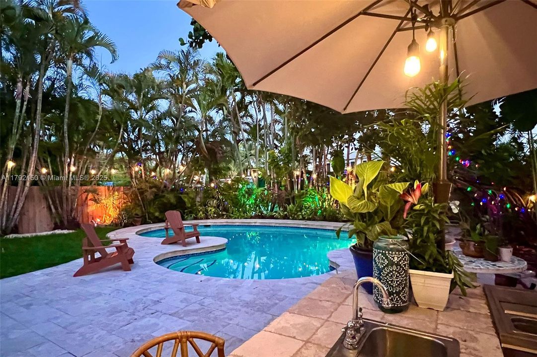 Recently Sold: $950,000 (3 beds, 2 baths, 1688 Square Feet)