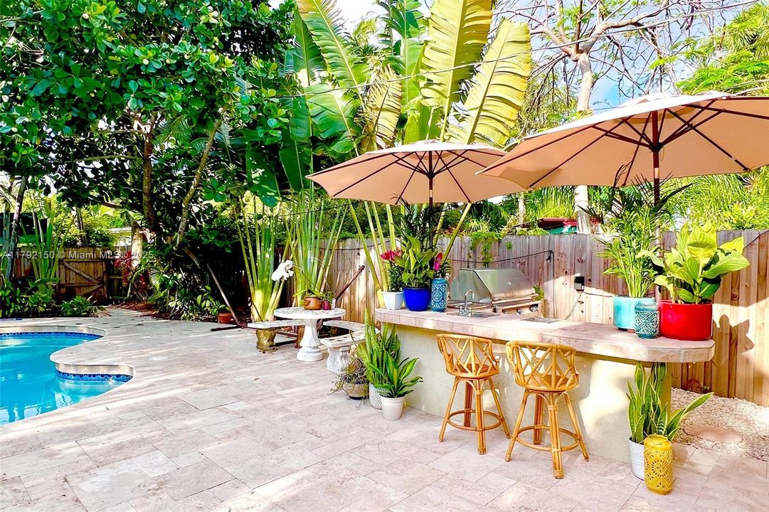 Recently Sold: $950,000 (3 beds, 2 baths, 1688 Square Feet)