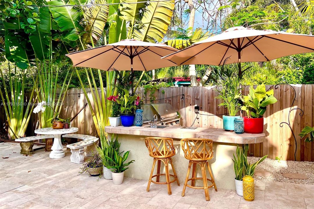 Recently Sold: $950,000 (3 beds, 2 baths, 1688 Square Feet)