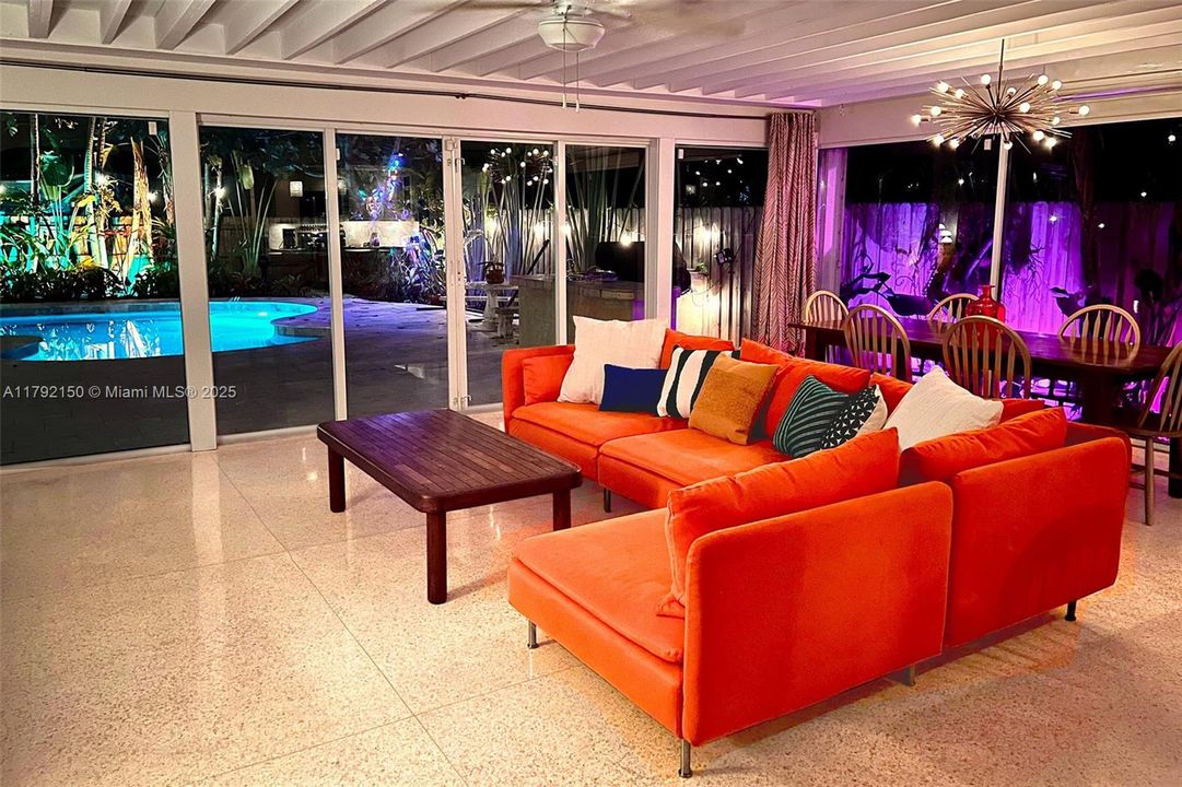 Recently Sold: $950,000 (3 beds, 2 baths, 1688 Square Feet)