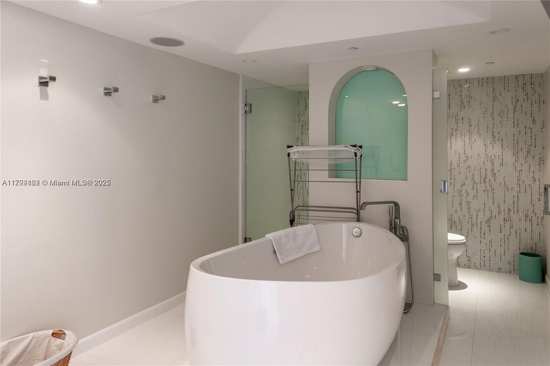 Recently Rented: $16,000 (2 beds, 2 baths, 1670 Square Feet)