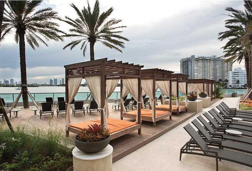 待售: $850,000 (2 贝兹, 2 浴室, 1072 平方英尺)