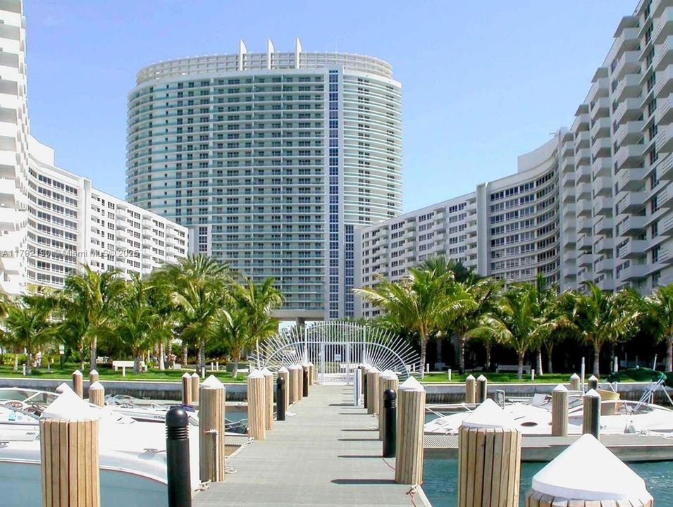 待售: $850,000 (2 贝兹, 2 浴室, 1072 平方英尺)