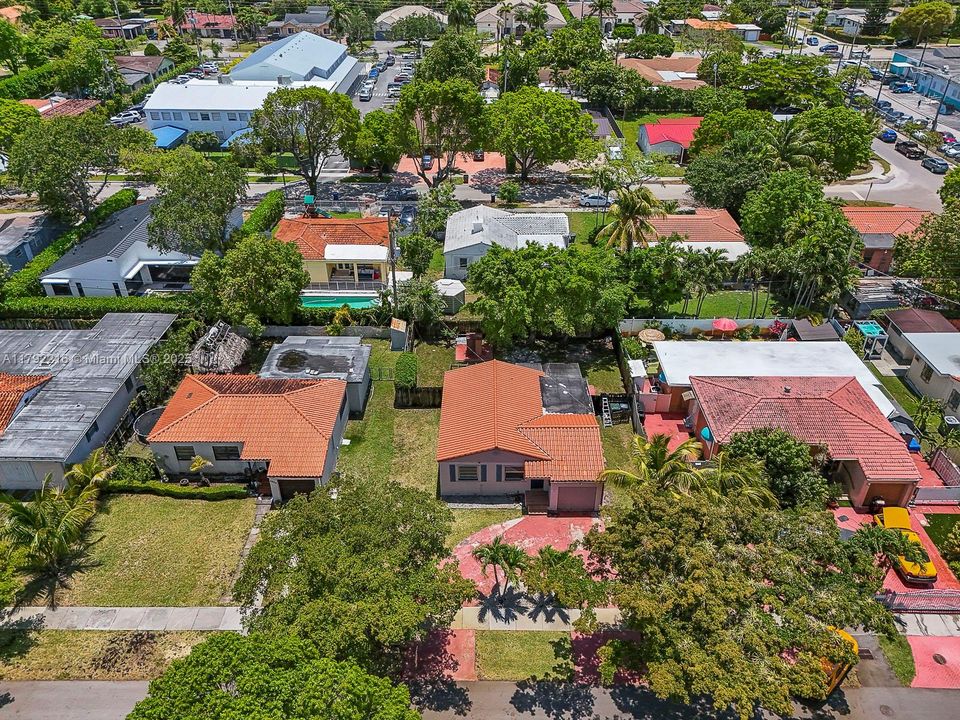 Vendido Recientemente: $670,000 (3 camas, 2 baños, 990 Pies cuadrados)