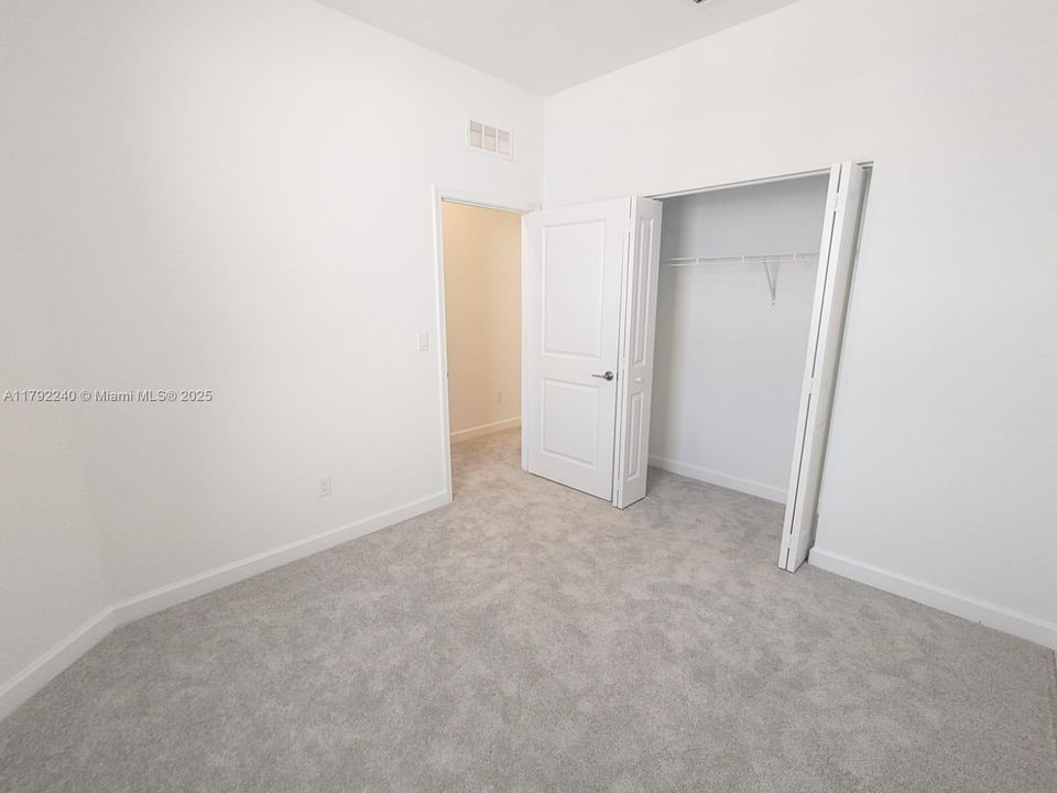 最近租的: $2,300 (3 贝兹, 2 浴室, 0 平方英尺)