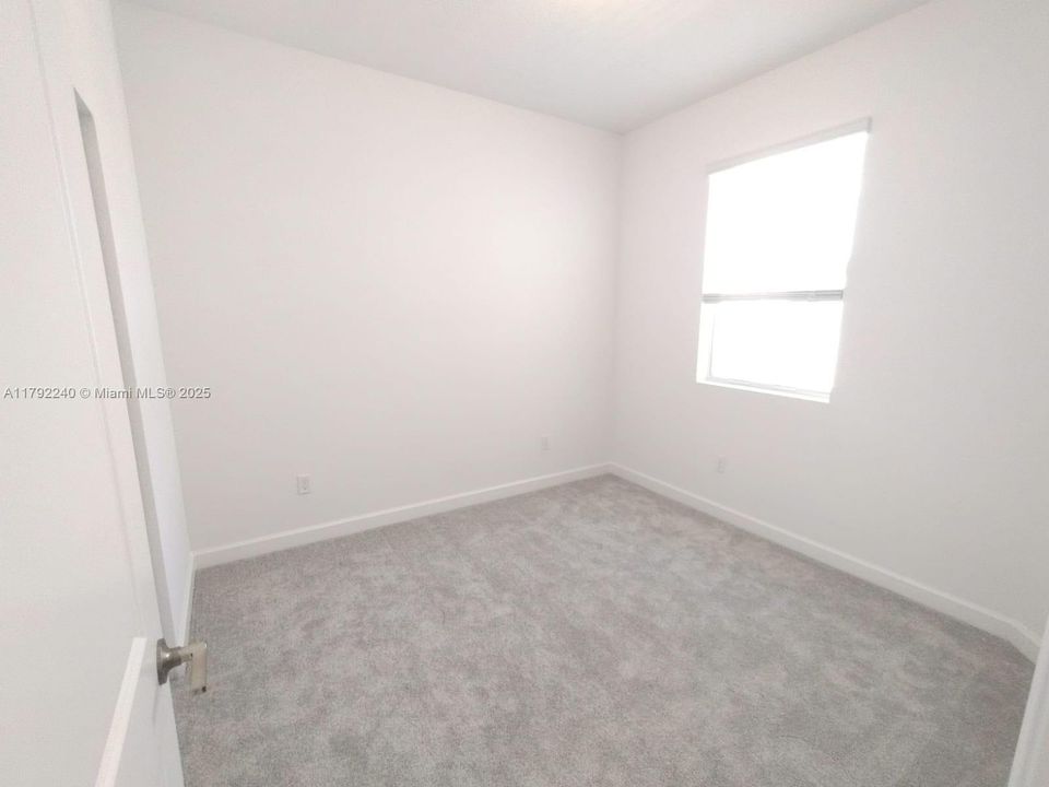 最近租的: $2,300 (3 贝兹, 2 浴室, 0 平方英尺)