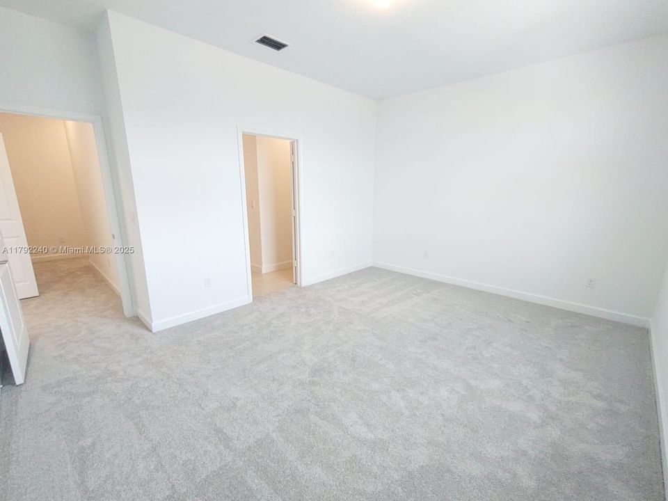 最近租的: $2,300 (3 贝兹, 2 浴室, 0 平方英尺)