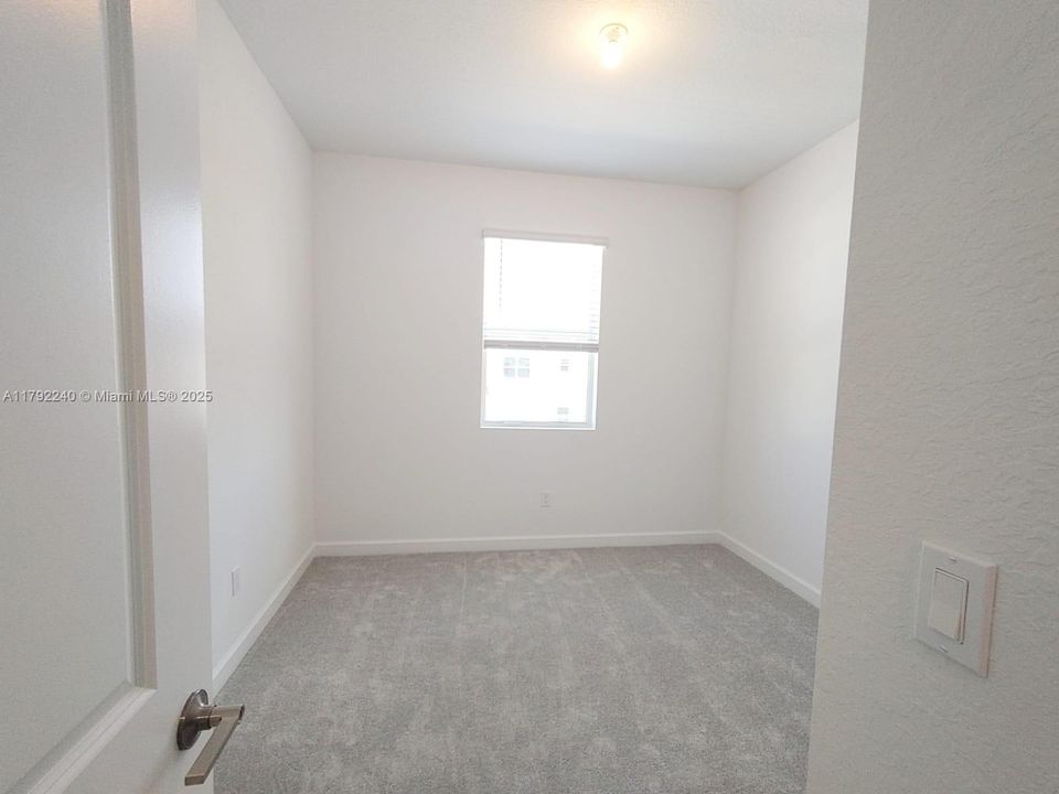 最近租的: $2,300 (3 贝兹, 2 浴室, 0 平方英尺)