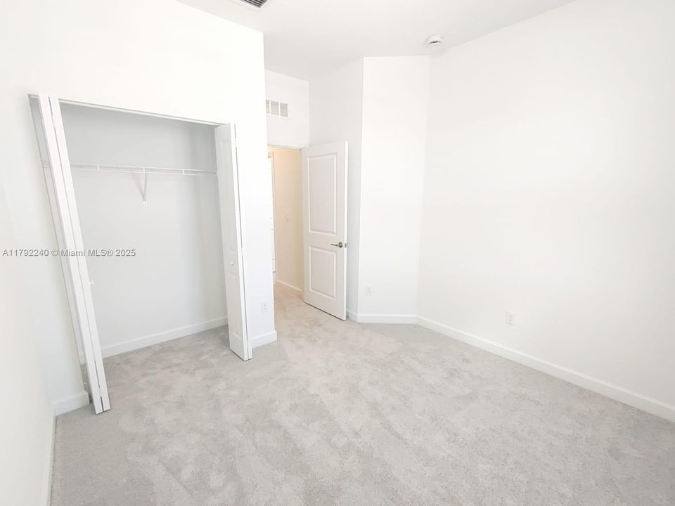 最近租的: $2,300 (3 贝兹, 2 浴室, 0 平方英尺)