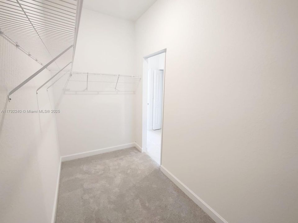 最近租的: $2,300 (3 贝兹, 2 浴室, 0 平方英尺)