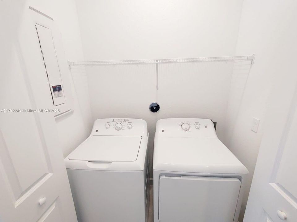 最近租的: $2,300 (3 贝兹, 2 浴室, 0 平方英尺)