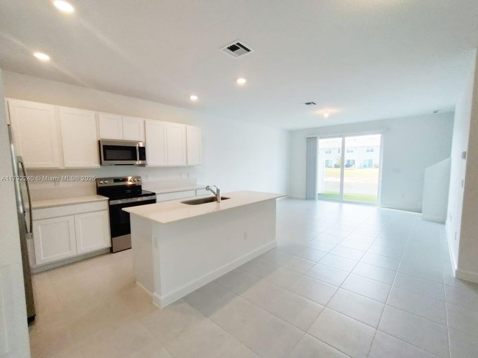 最近租的: $2,300 (3 贝兹, 2 浴室, 0 平方英尺)