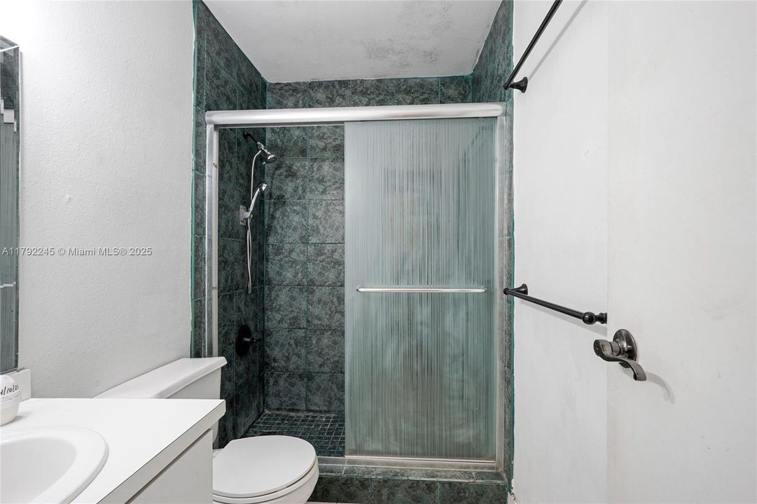 Activo con contrato: $150,000 (1 camas, 1 baños, 982 Pies cuadrados)