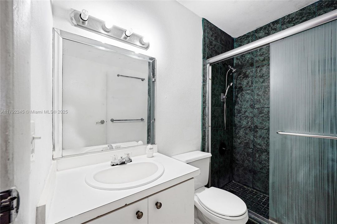 Activo con contrato: $150,000 (1 camas, 1 baños, 982 Pies cuadrados)