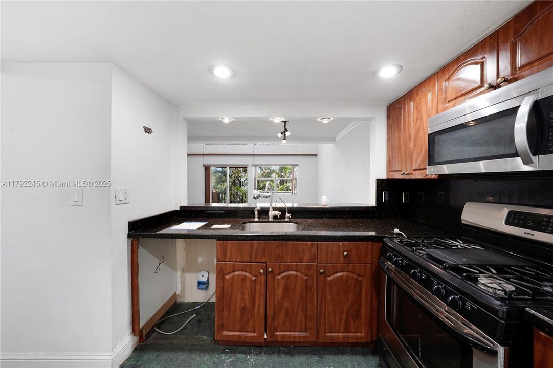 Activo con contrato: $150,000 (1 camas, 1 baños, 982 Pies cuadrados)