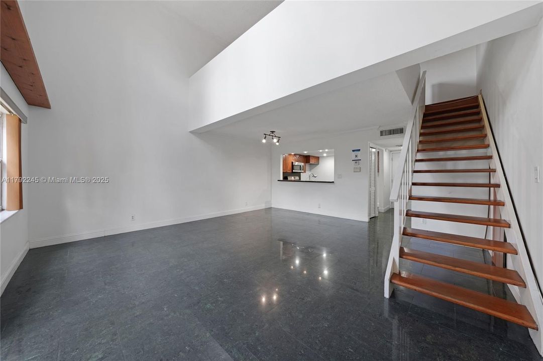 Activo con contrato: $150,000 (1 camas, 1 baños, 982 Pies cuadrados)