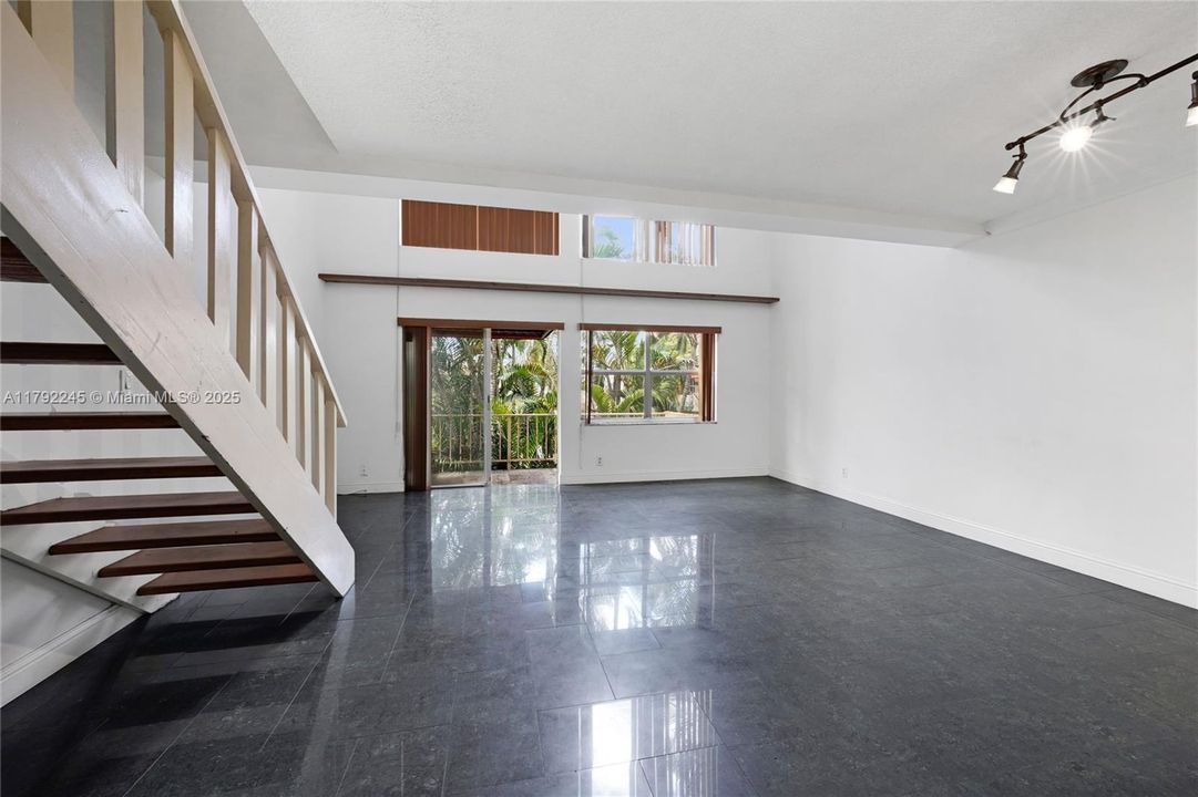 Activo con contrato: $150,000 (1 camas, 1 baños, 982 Pies cuadrados)