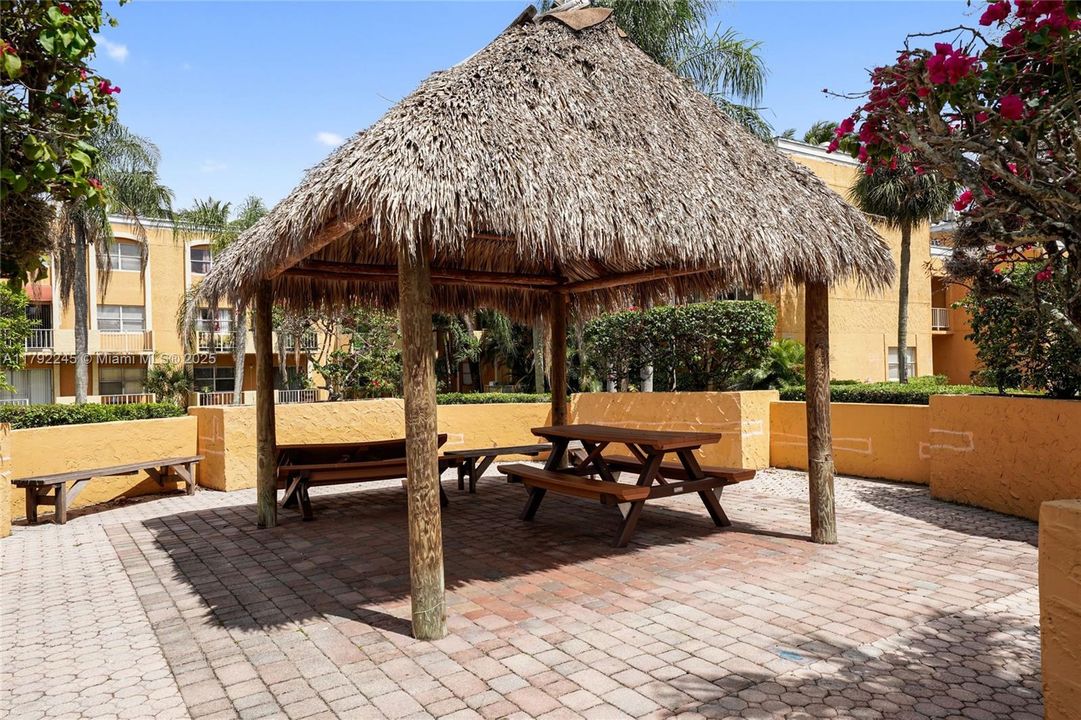 Activo con contrato: $150,000 (1 camas, 1 baños, 982 Pies cuadrados)