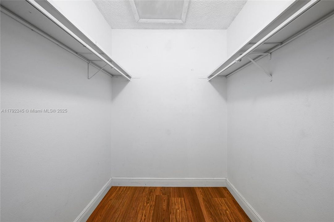 Activo con contrato: $150,000 (1 camas, 1 baños, 982 Pies cuadrados)