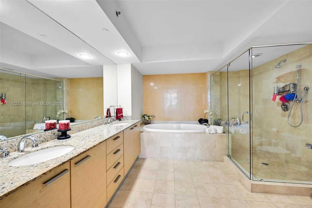 待售: $2,399,000 (3 贝兹, 3 浴室, 2065 平方英尺)