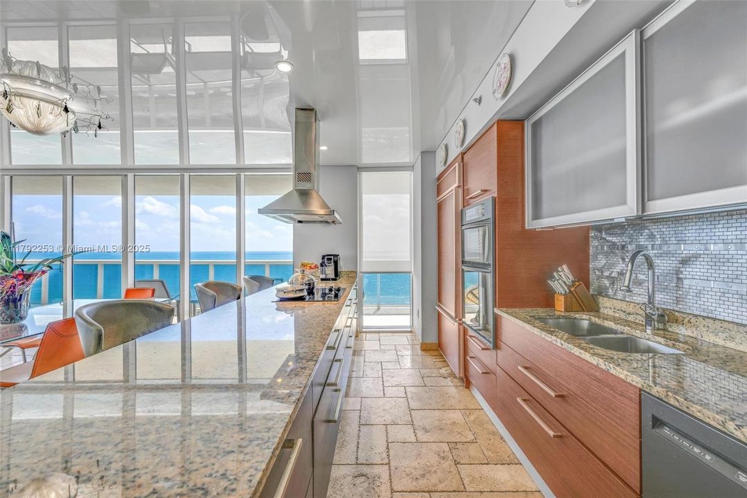 待售: $2,399,000 (3 贝兹, 3 浴室, 2065 平方英尺)