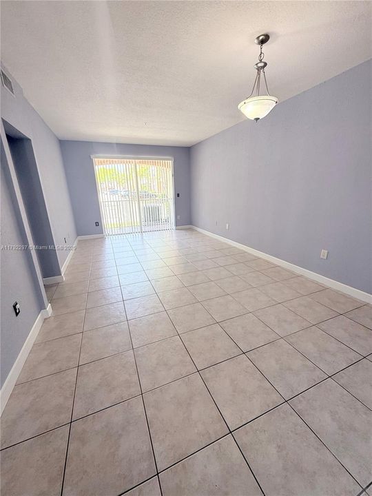 Recently Rented: $2,300 (2 beds, 2 baths, 1130 Square Feet)