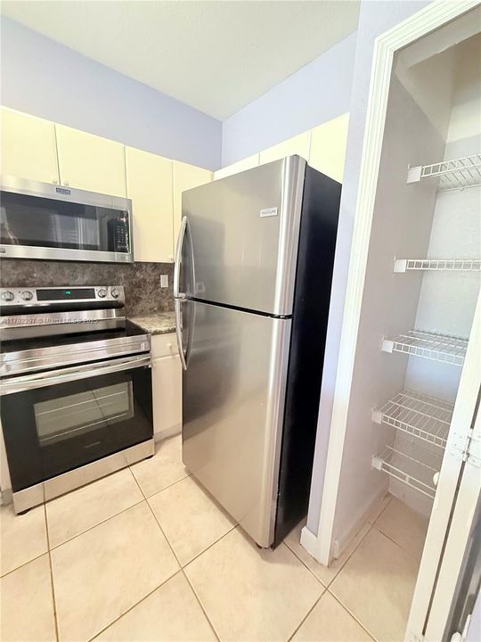 Recently Rented: $2,300 (2 beds, 2 baths, 1130 Square Feet)