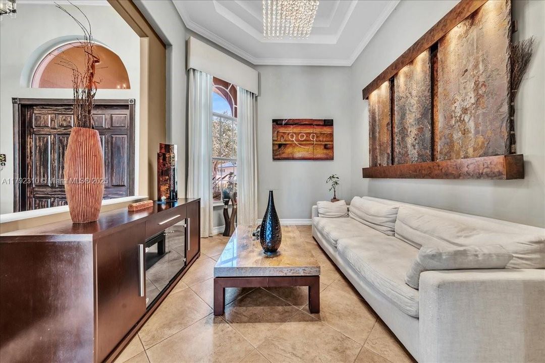 最近售出: $1,880,000 (4 贝兹, 3 浴室, 3889 平方英尺)