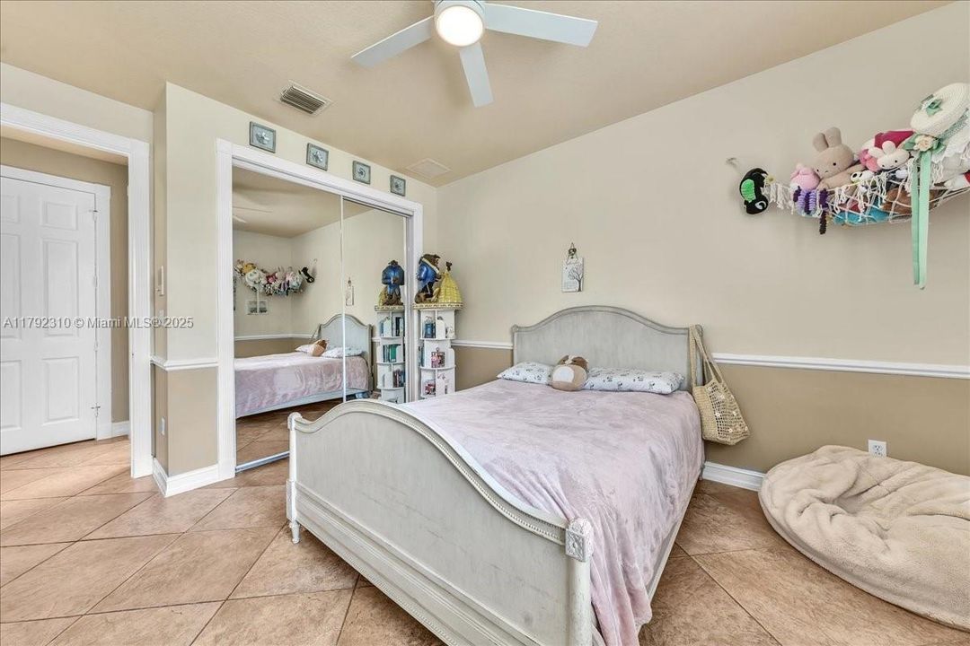 最近售出: $1,880,000 (4 贝兹, 3 浴室, 3889 平方英尺)