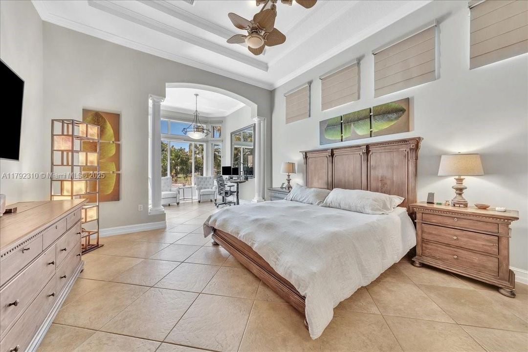 最近售出: $1,880,000 (4 贝兹, 3 浴室, 3889 平方英尺)