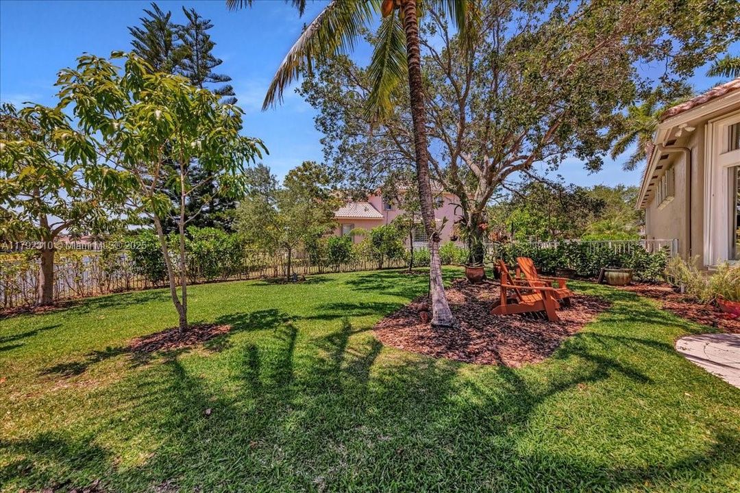 最近售出: $1,880,000 (4 贝兹, 3 浴室, 3889 平方英尺)