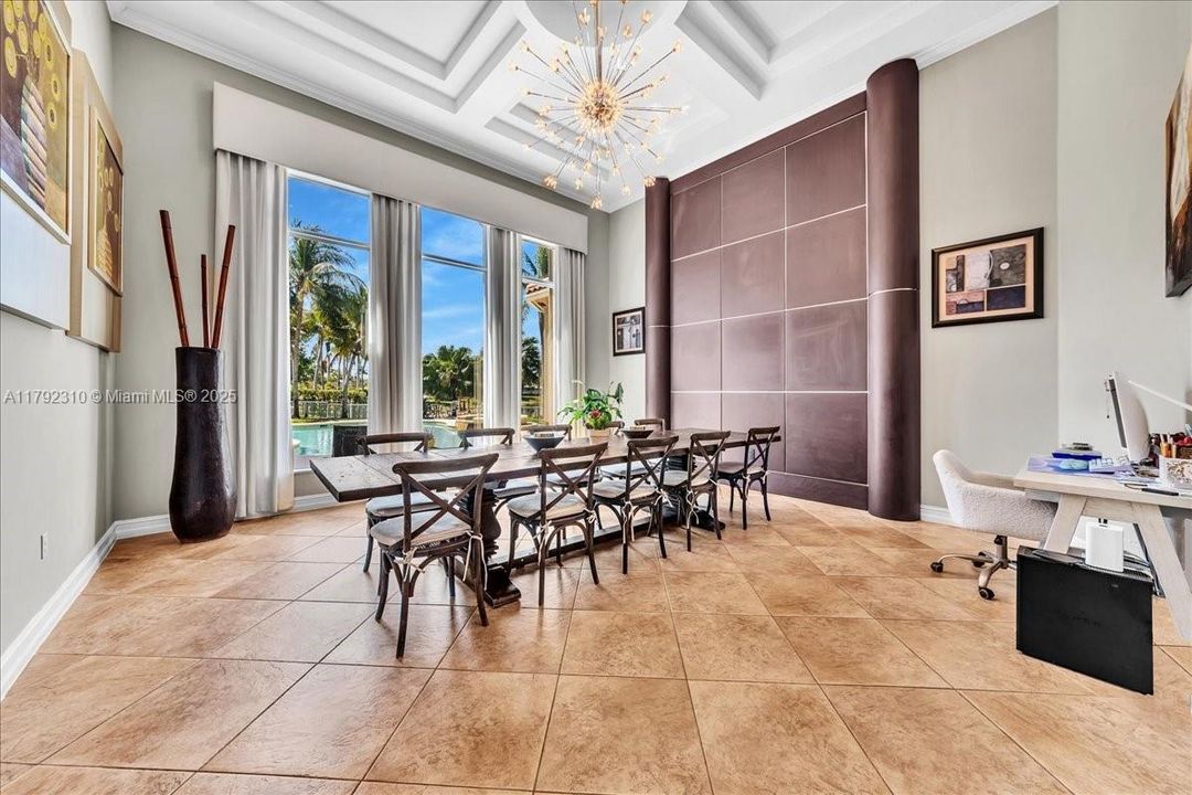 最近售出: $1,880,000 (4 贝兹, 3 浴室, 3889 平方英尺)