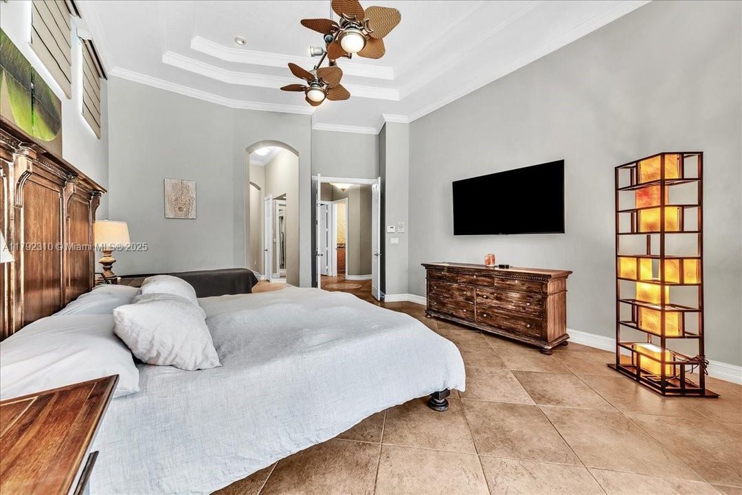 最近售出: $1,880,000 (4 贝兹, 3 浴室, 3889 平方英尺)