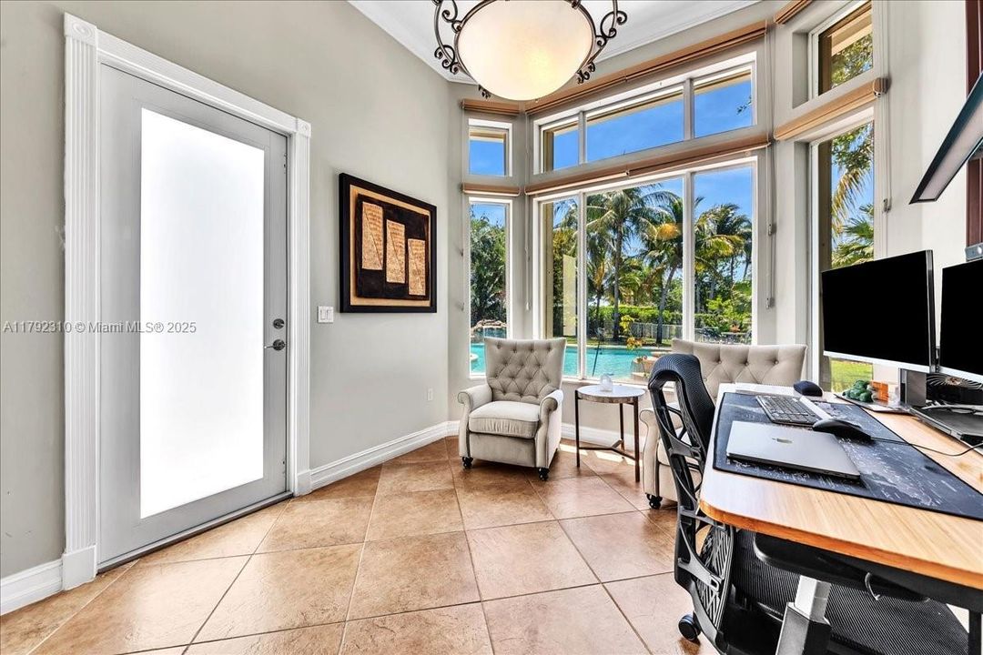 最近售出: $1,880,000 (4 贝兹, 3 浴室, 3889 平方英尺)