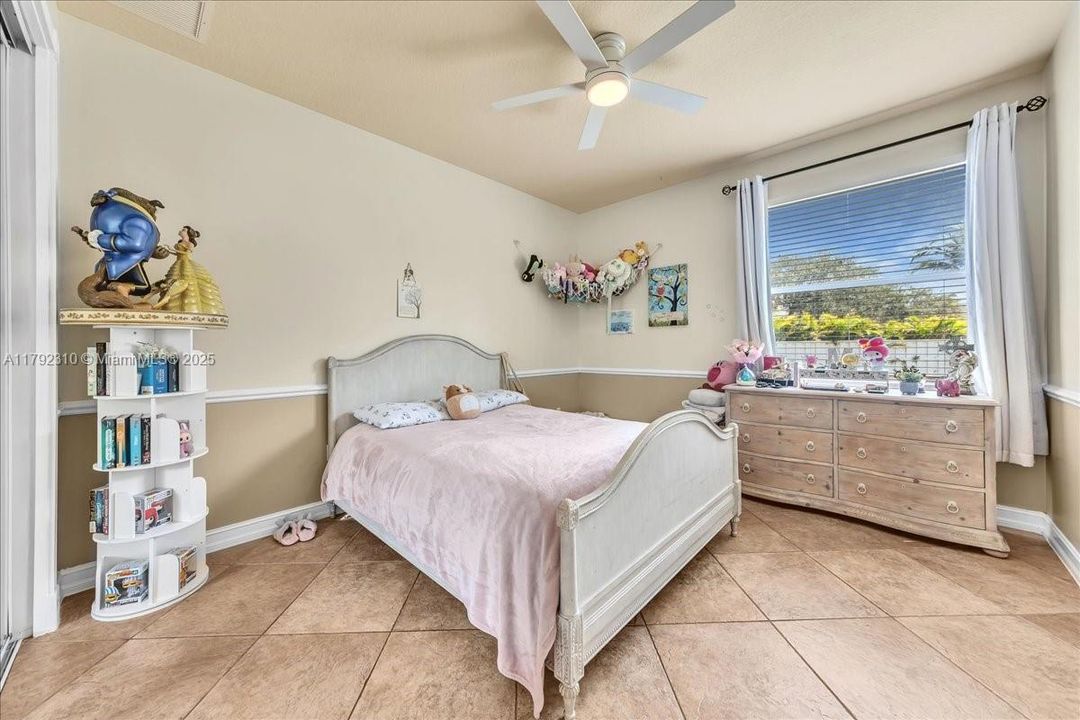 最近售出: $1,880,000 (4 贝兹, 3 浴室, 3889 平方英尺)