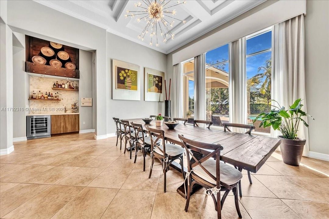 最近售出: $1,880,000 (4 贝兹, 3 浴室, 3889 平方英尺)