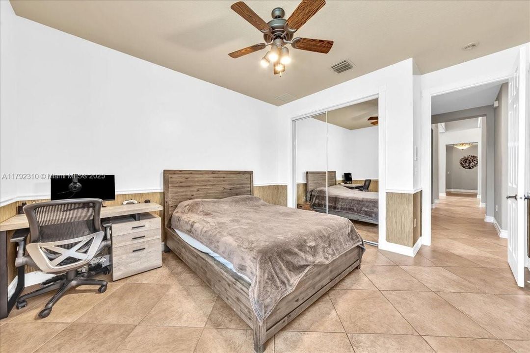 最近售出: $1,880,000 (4 贝兹, 3 浴室, 3889 平方英尺)