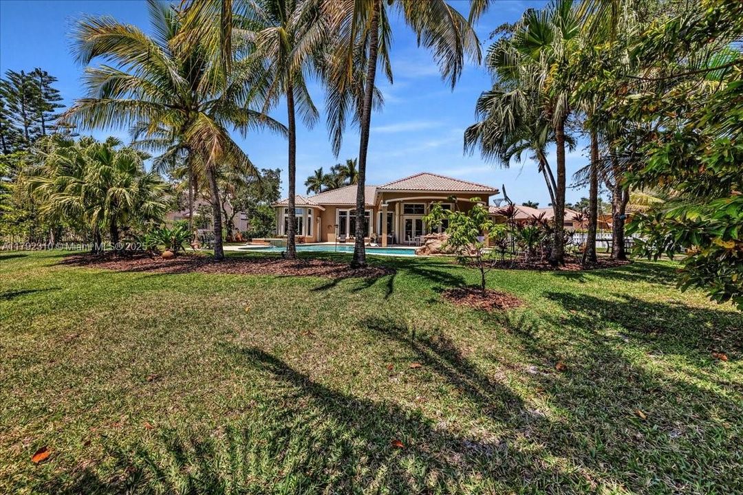 最近售出: $1,880,000 (4 贝兹, 3 浴室, 3889 平方英尺)