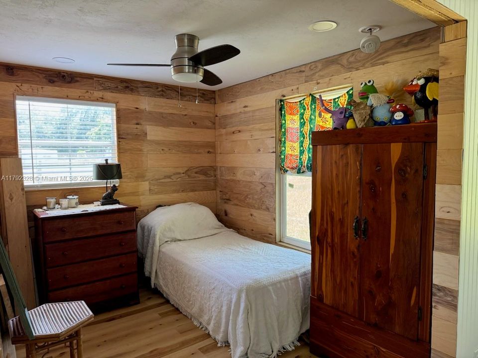 For Sale: $300,000 (1 beds, 1 baths, 448 Square Feet)