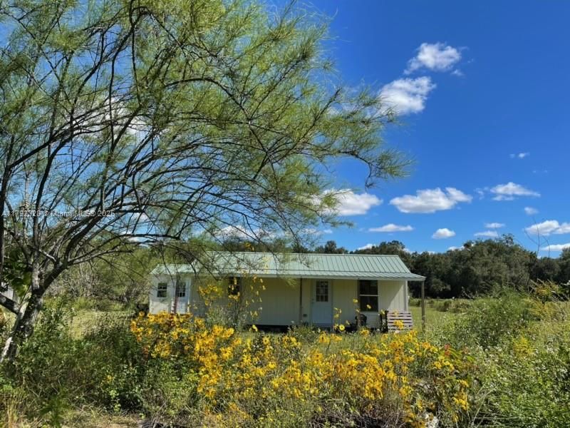 For Sale: $300,000 (1 beds, 1 baths, 448 Square Feet)