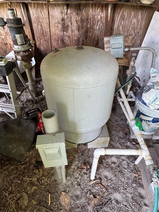 For Sale: $300,000 (1 beds, 1 baths, 448 Square Feet)