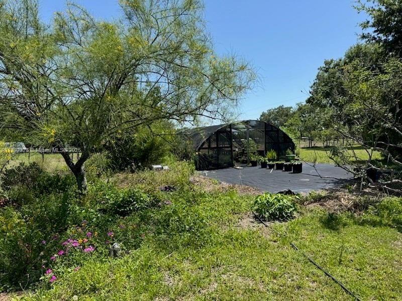 For Sale: $300,000 (1 beds, 1 baths, 448 Square Feet)