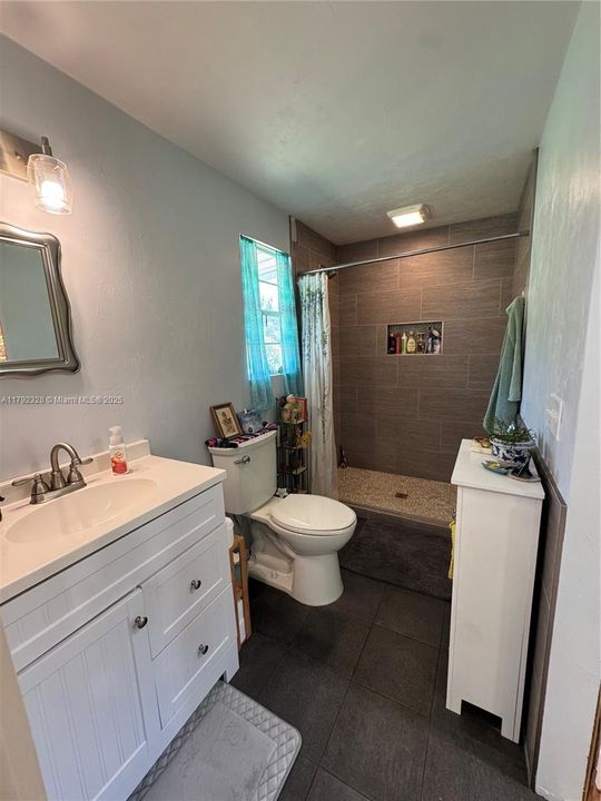 For Sale: $300,000 (1 beds, 1 baths, 448 Square Feet)