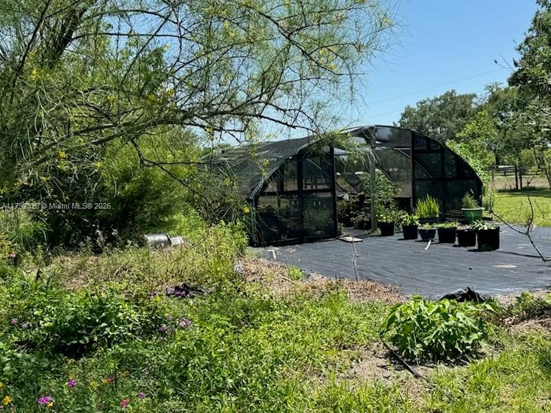 For Sale: $300,000 (1 beds, 1 baths, 448 Square Feet)