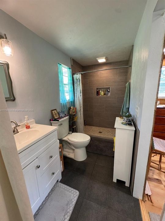For Sale: $300,000 (1 beds, 1 baths, 448 Square Feet)
